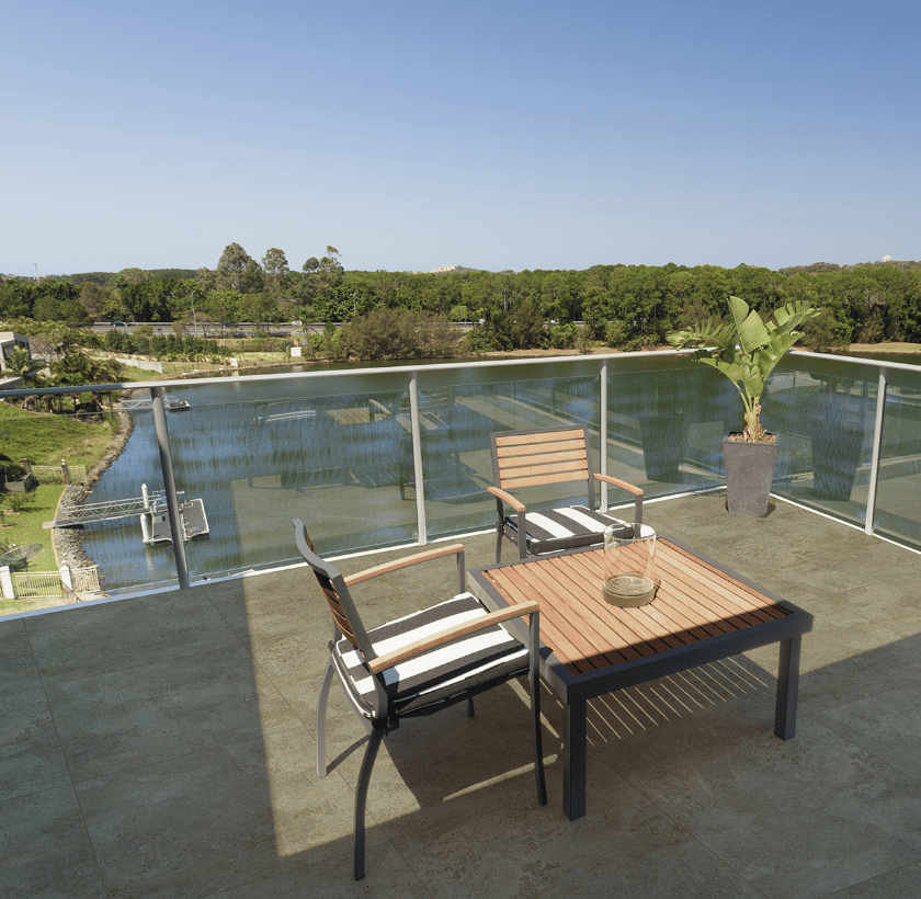 Porcelanato Delta 73x73 Itaara Raven Out 11011: a peça